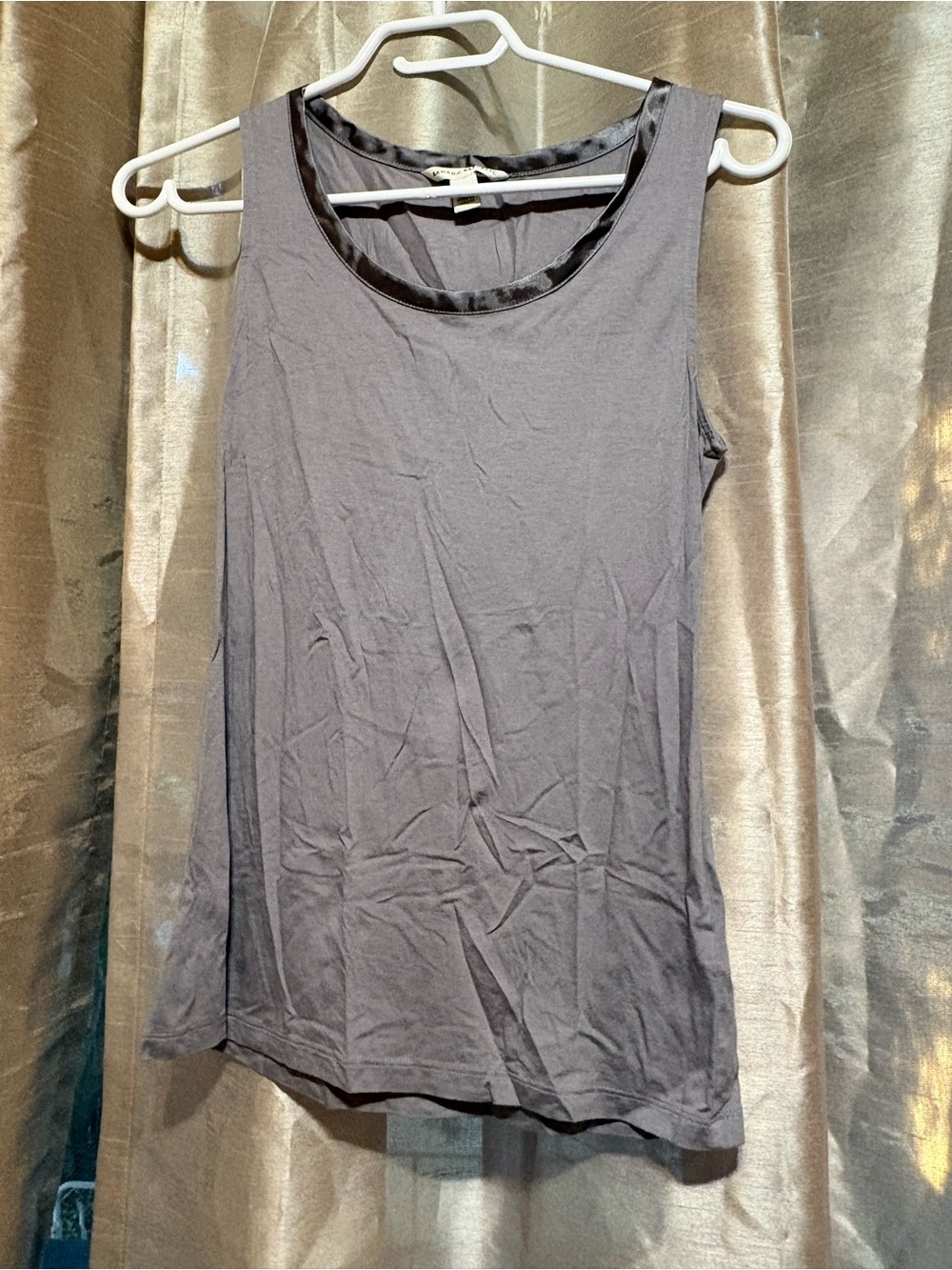 Silky neckline business basic Tank Top small